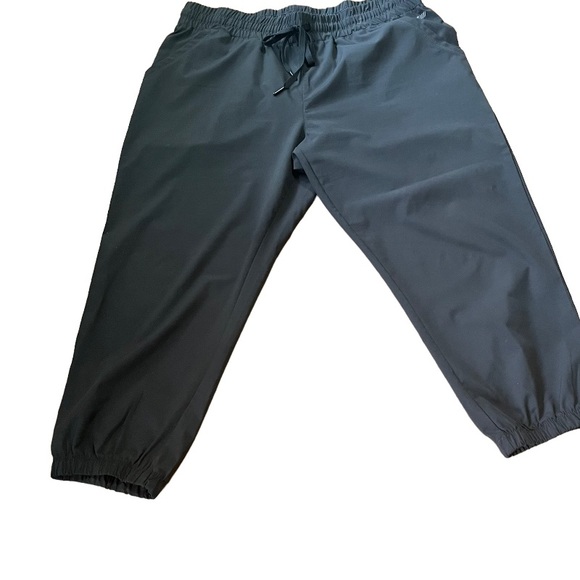 NWOT • Amazon Essentials Cropped Joggers - Picture 2 of 9